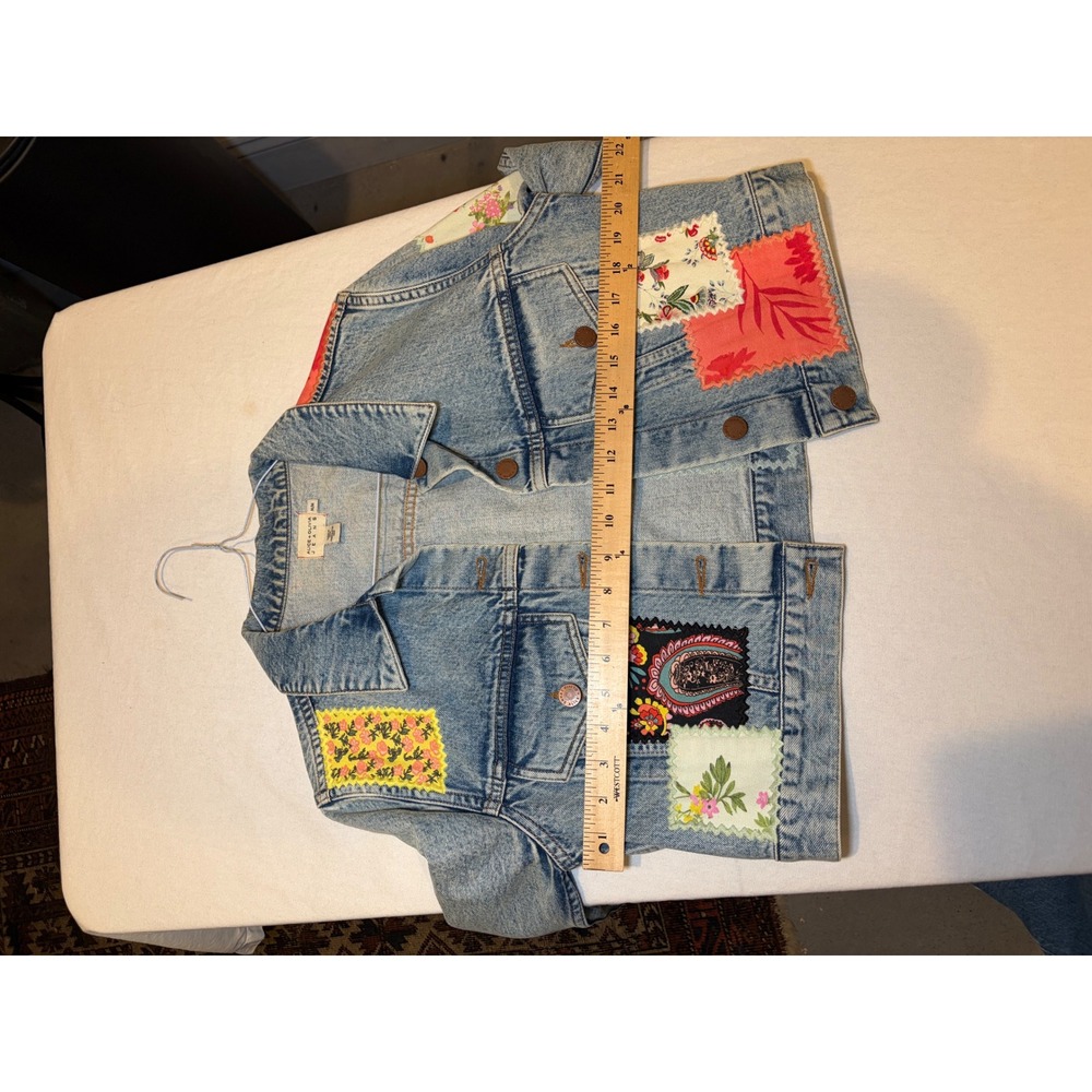 Alice + Olivia Jeans Patchwork Cropped Denim Jacket Light Wash Floral - Picture 9 of 9